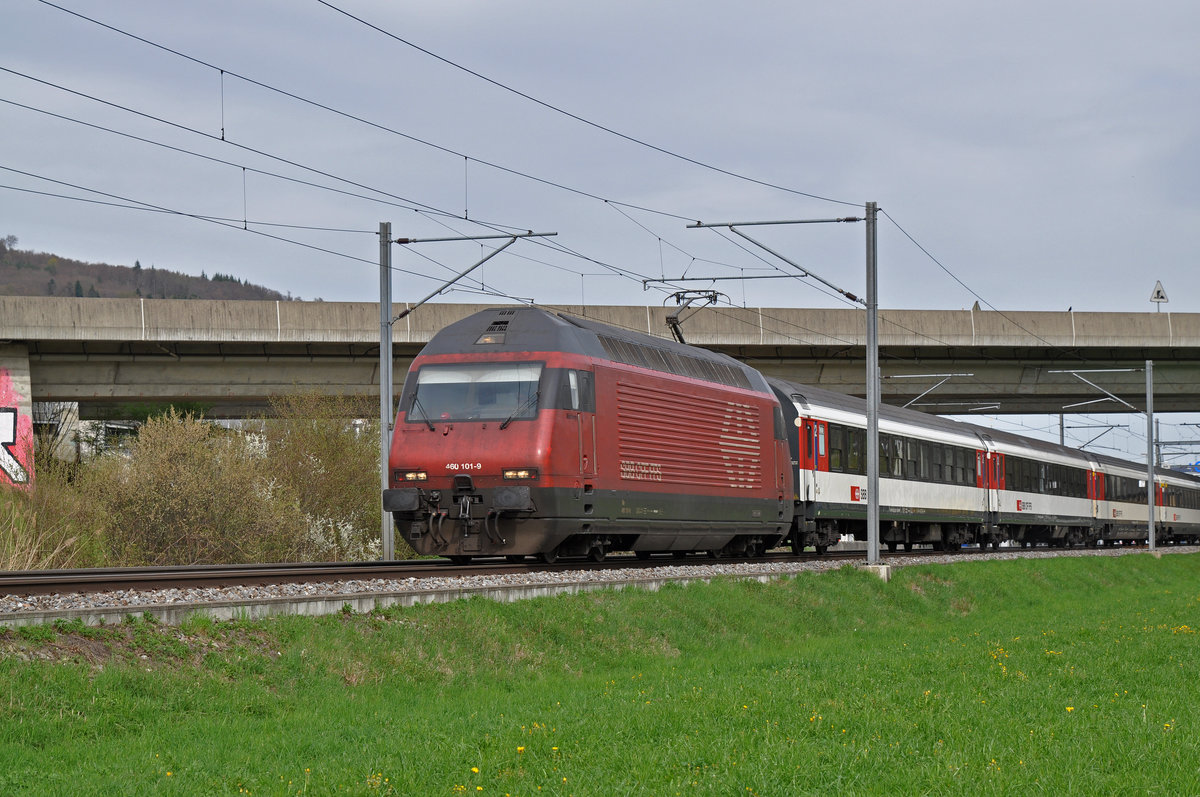 Re 460 101-9 fährt Richtung Bahnhof Itingen. Die Aufnahme stammt vom 14.04.2018.