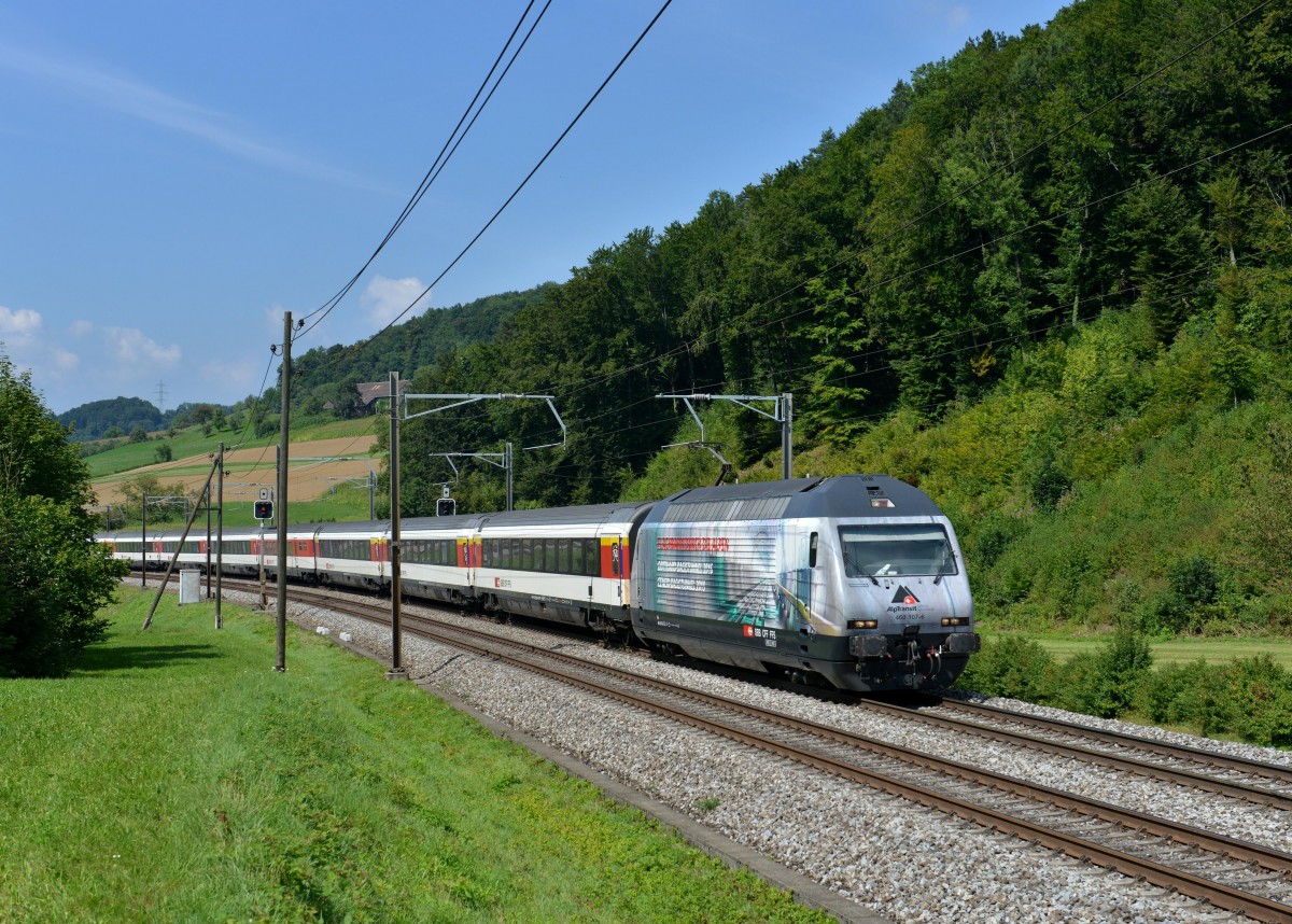Re 460 107 mit einem IC nach Chur am 30.08.2013 bei Tecknau.