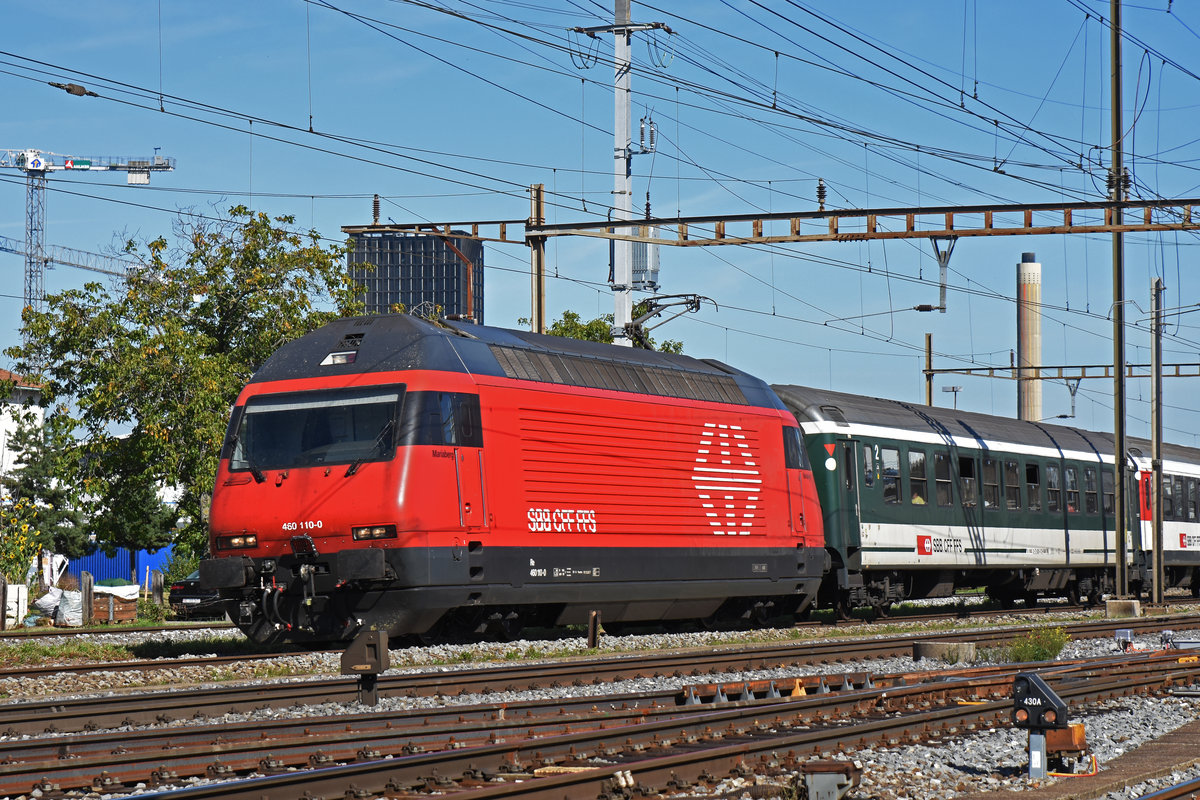 Re 460 110-0 durchfährt den Bahnhof Pratteln. Die Aufnahme stammt vom 13.09.2019.