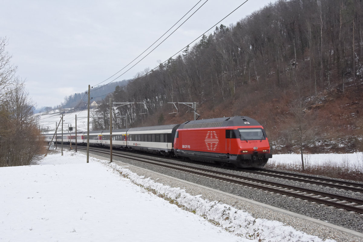 Re 460 110-0 fährt Richtung Bahnhof Tecknau. Die Aufnahme stammt vom 15.02.2021.