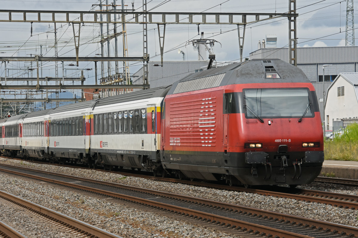 Re 460 111-8 durchfährt den Bahnhof Rupperswil. Die Aufnahme stammt vom 31.07.2019.