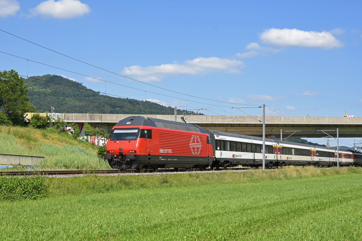Re 460 112-6 fährt Richtung Bahnhof Itingen. Die Aufnahme stammt vom 19.06.2018.
