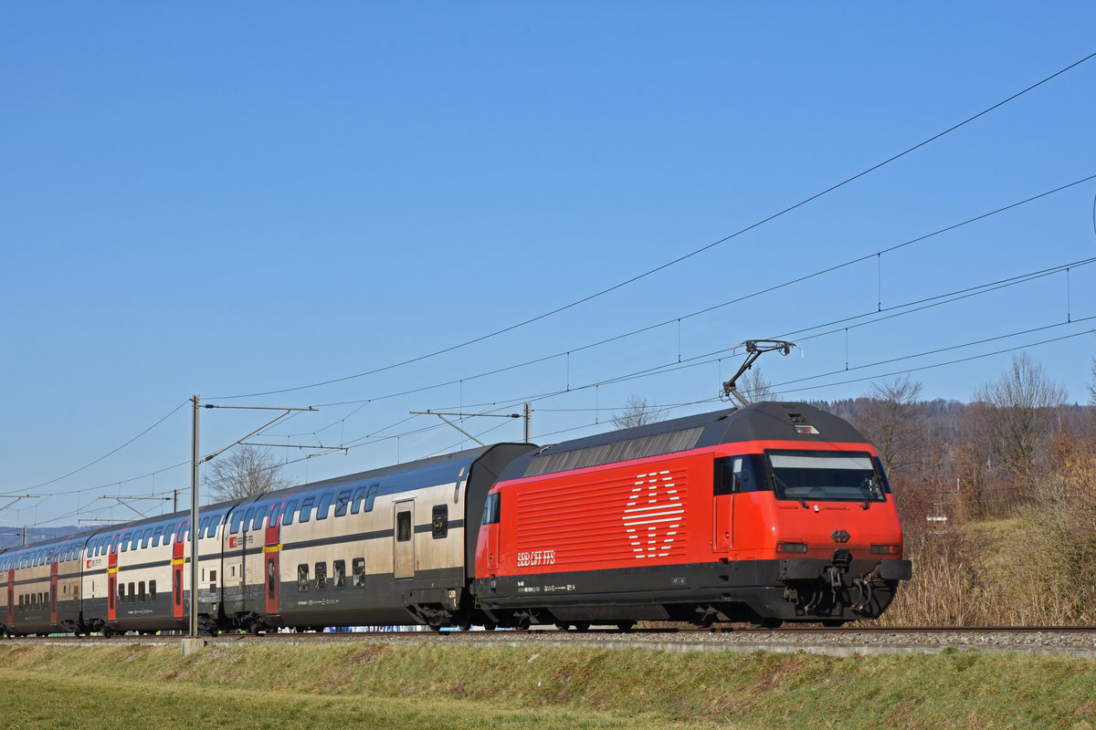 Re 460 112-6 fährt Richtung Bahnhof Itingen. Die Aufnahme stammt vom 27.02.2019.