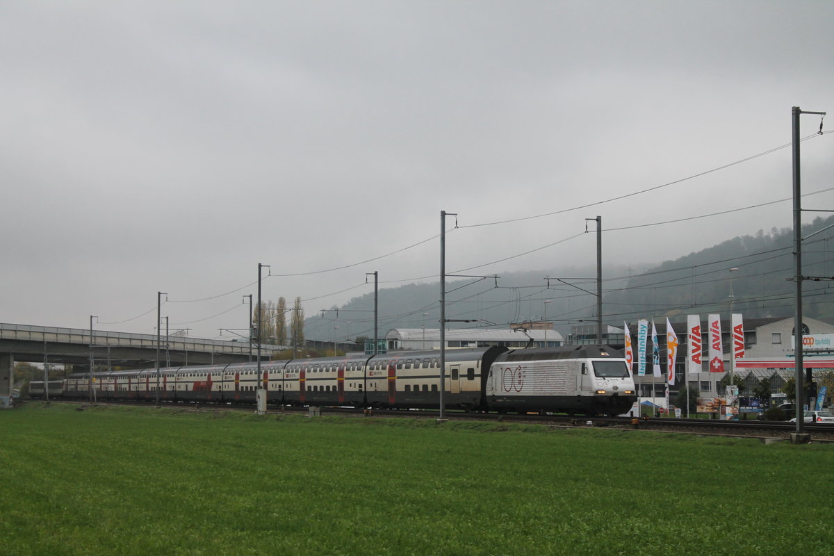 Re 460 113 ''100 Jahre SEV'' am 22.10.2019 zwischen Itingen und Sissach unterwegs als IC 1077 nach Interlaken Ost