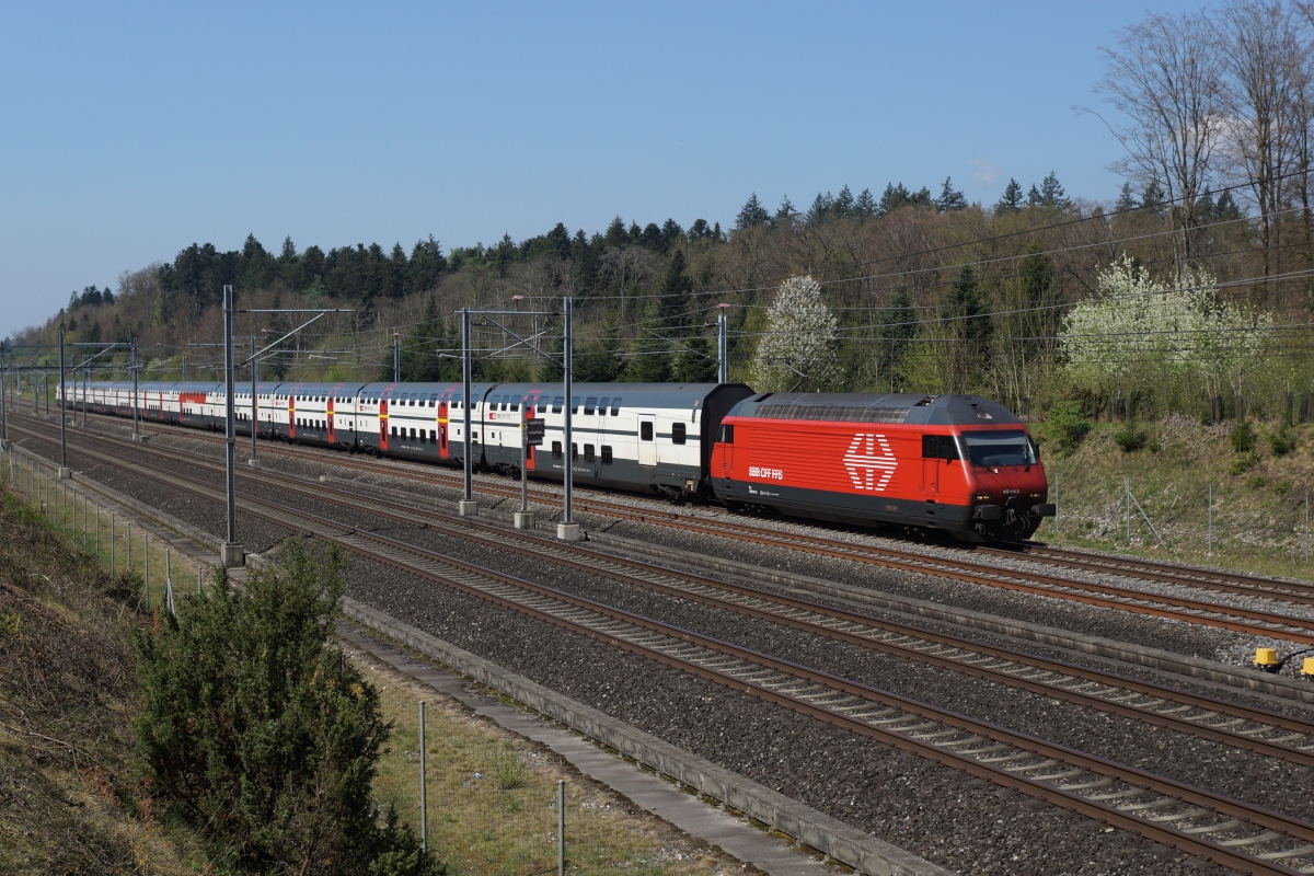 Re 460 114-2 fährt am 13.04.2014 mit dem IC 721 von Bern Richtung Zürich, aufgenommen bei Herzogenbuchsee.