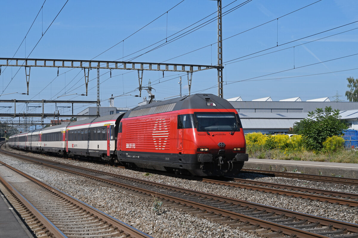 Re 460 115-9 durchfährt am 22.08.2023 den Bahnhof Rupperswil.
