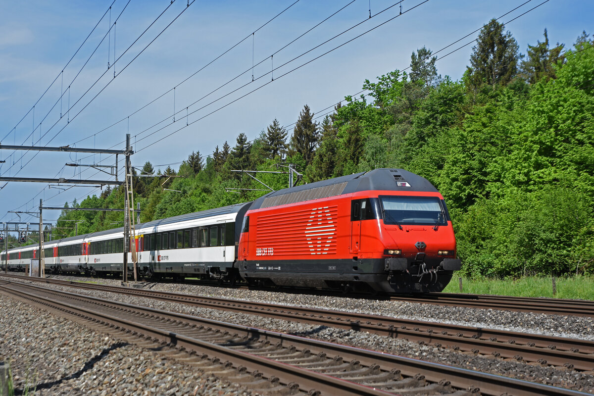 Re 460 115-9 fährt Richtung Bahnhof Rupperswil. Die Aufnahme stammt vom 12.05.2022.