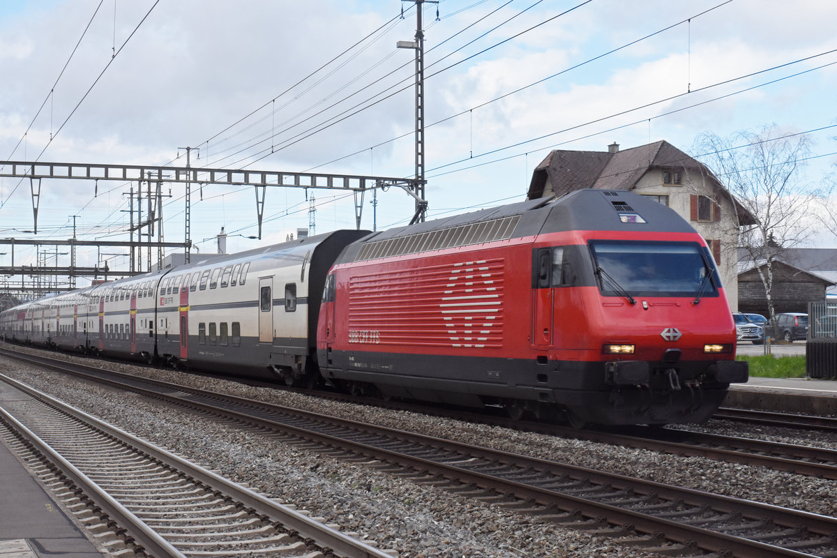 Re 460 116-7 durchfährt den Bahnhof Rupperswil. Die Aufnahme stammt vom 13.03.2020.