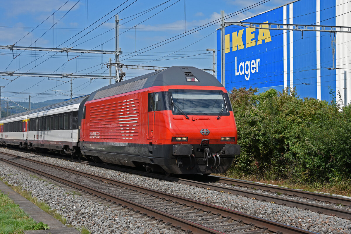 Re 460 117-5 fährt Richtung Bahnhof Itingen. Die Aufnahme stammt vom 03.09.2021.