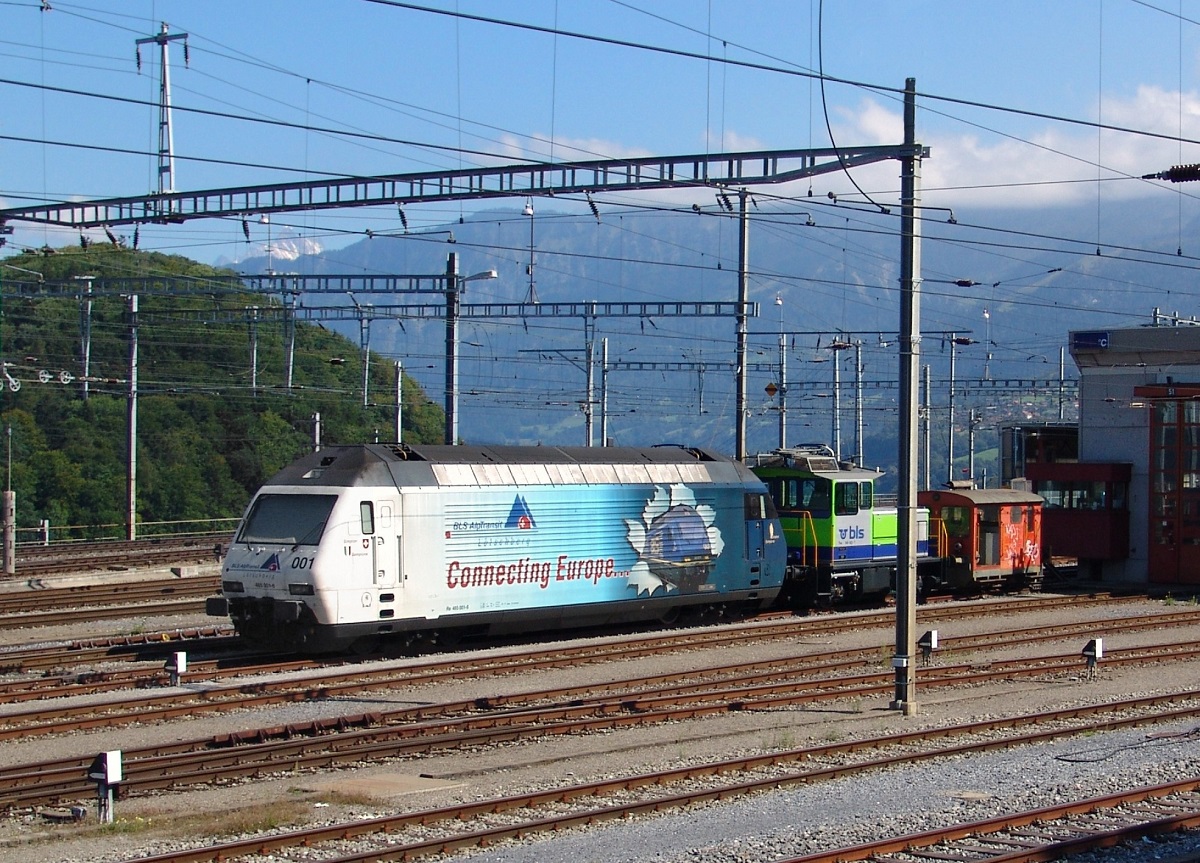 Re 465 001 am 02.09.2007 in Spiez. 