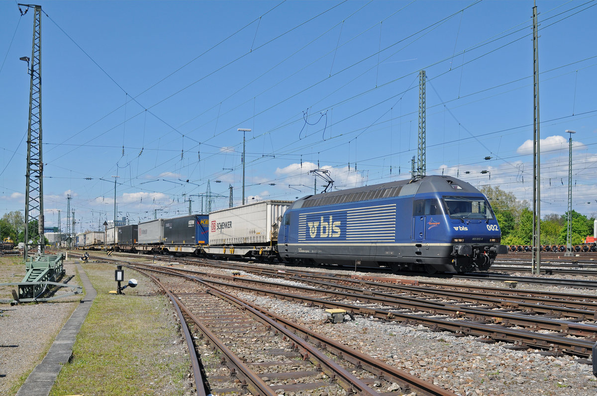 Re 465 002-4 durchfährt den Badischen Bahnhof. Die Aufnahme stammt vom 29.04.2017.