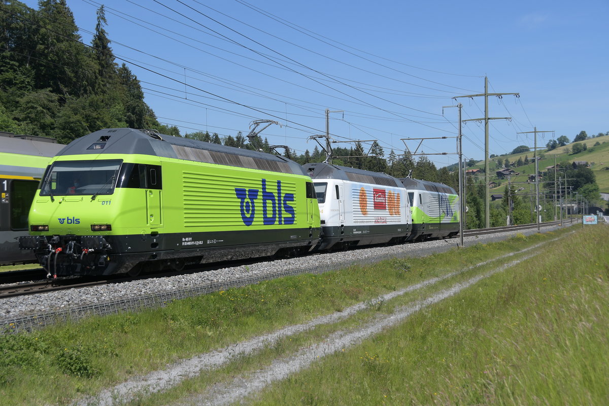 Re 465 011 °refite°Re 465 004°Trubschachen°Re 465 001 °Simplon/Sempione°  
Ici à Mülenen.

Prise le 2 juin 2020

Re 465 011 ° Refit ° Re 465 004 ° Trubschachen ° Re 465 001 ° Simplon / Sempione °
Hier in Mülenen.

Aufgenommen am 2. Juni 2020