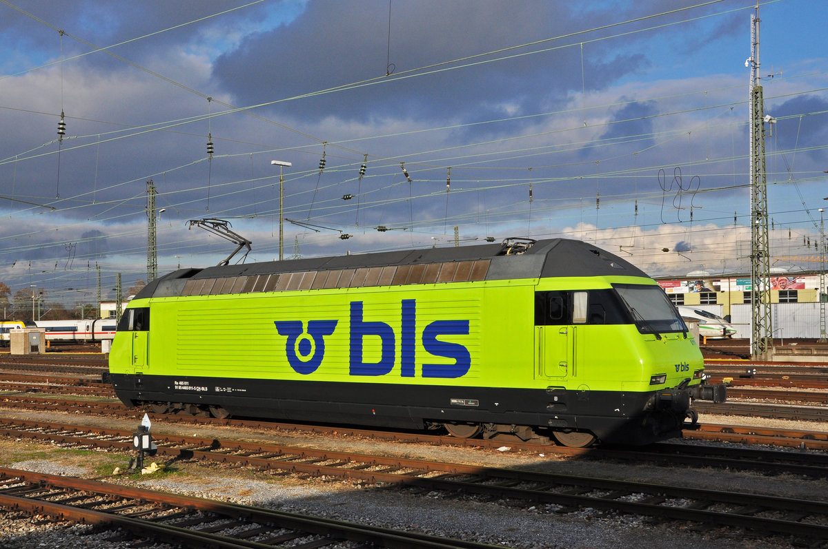 Re 465 011-5 steht in der Abstellanlage beim badischen Bahnhof. Die Aufnahme stammt vom 08.01.2021.