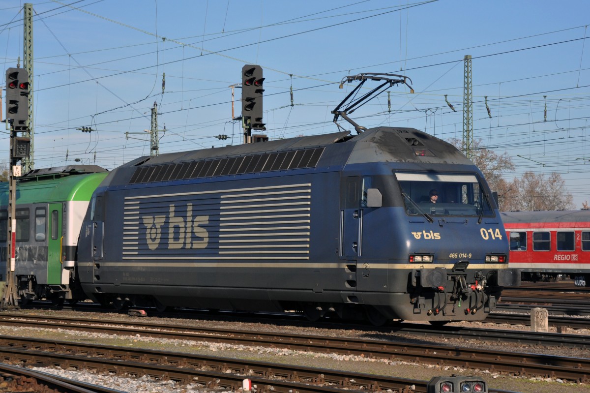 Re 465 014-9 fährt am Badischen Bahnhof in Basel ein. Die Aufnahme stammt vom 17.12.2013.