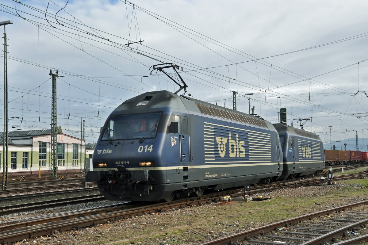 Re 465 014-9 und die Re 465 010-7 sind am Badischen Bahnhof bereit für einen nächsten Einsatz. Die Aufnahme stammt vom 25.10.2014.