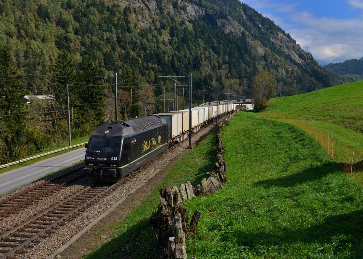 Re 465 018 mit 50512 am 30.09.2015 bei Fiesso. 