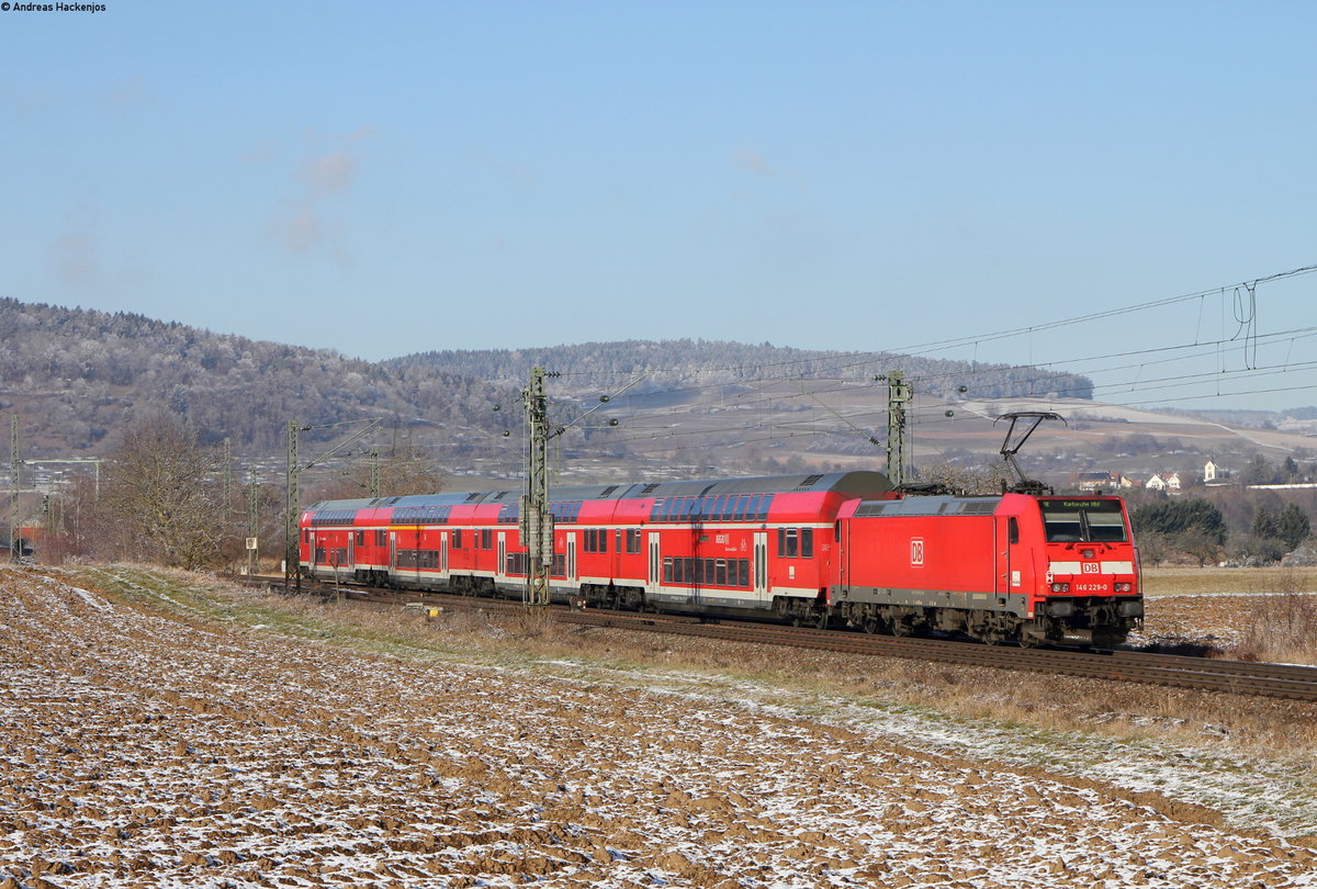 RE 4716 (Konstanz-Karlsruhe Hbf) mit Schublok 146 229-0 bei Welschingen 3.1.17