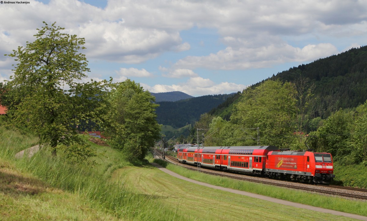 RE 4718 (Konstanz-Karlsruhe Hbf) mit Schublok 146 113-8 bei Gutach 16.5.14