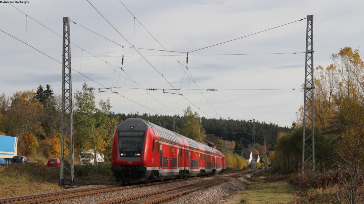 RE 4722 (Konstanz-Karlsruhe Hbf) mit Schublok 146 238-1 bei Peterzell 25.10.13