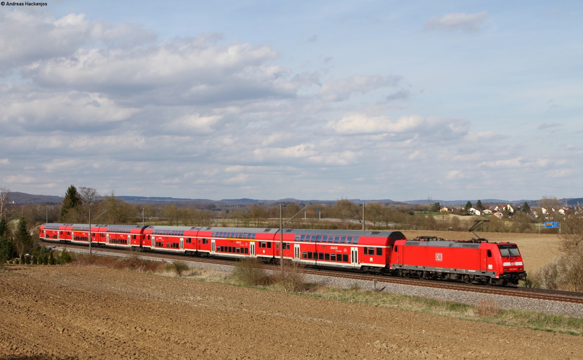 RE 4726 (Konstanz-Karlsruhe Hbf) mit Schublok 146 229-0 bei Hohenkrähen 12.4.15