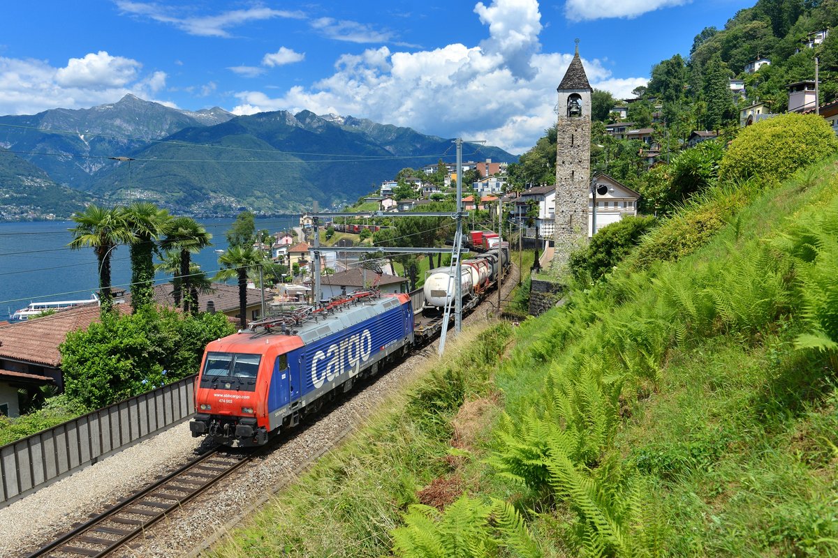 Re 474 003 mit einem KLV am 19.06.2014 bei San Nazzaro. 