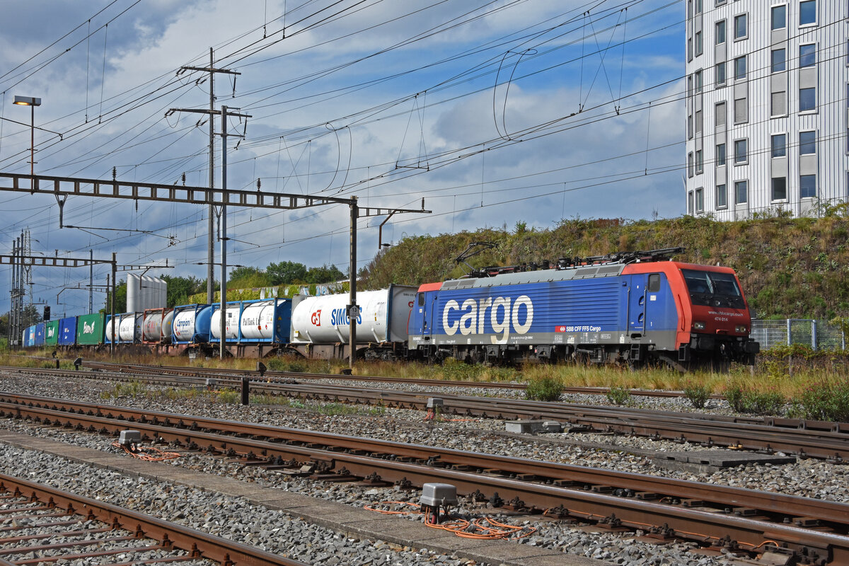 Re 474 014-8 durchfährt den Bahnhof Pratteln. Die Aufnahme stammt vom 16.09.2021.