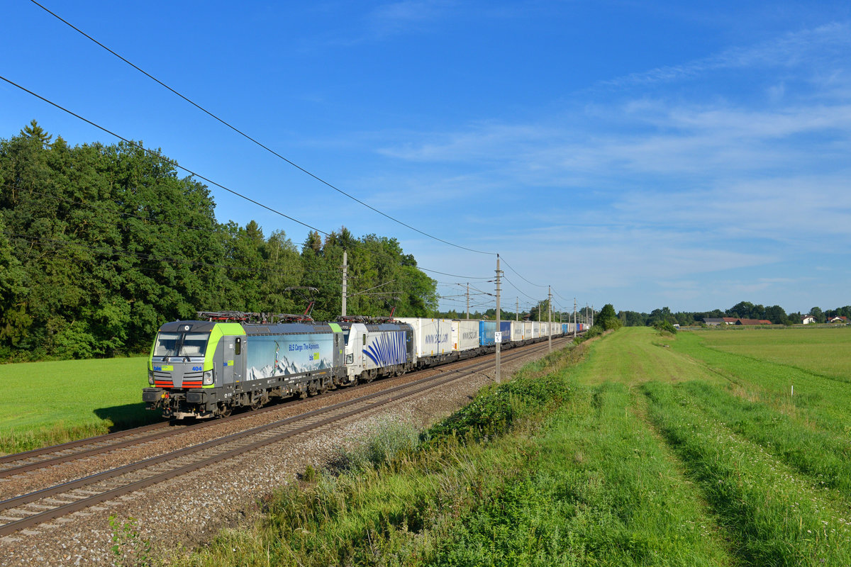 Re 475 404 + 193 772 mit DGS 41856 am 07.08.2017 bei Andorf. 