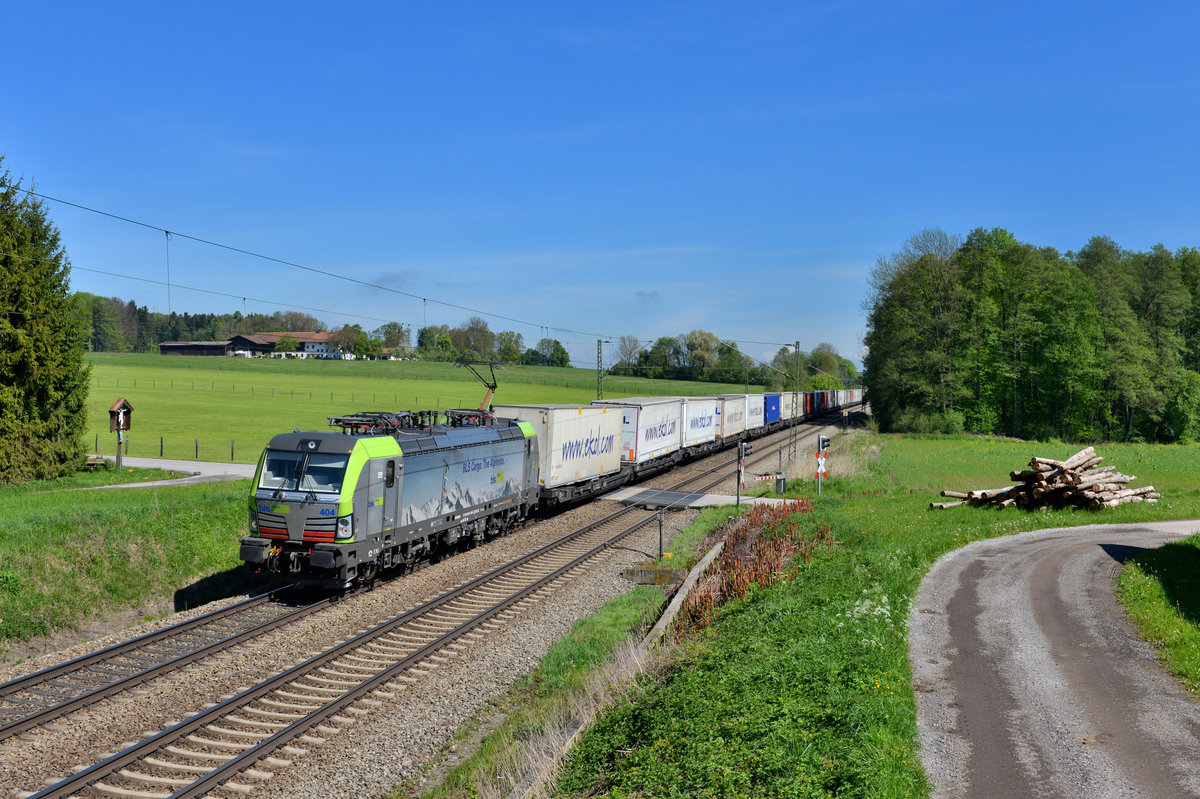 Re 475 404 mit DGS 41857 am 10.05.2017 bei Vogl. 
