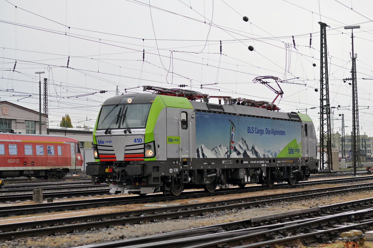 Re 475 410-7 durchfährt den Badischen Bahnhof. Die Aufnahme stammt vom 20.10.2017.