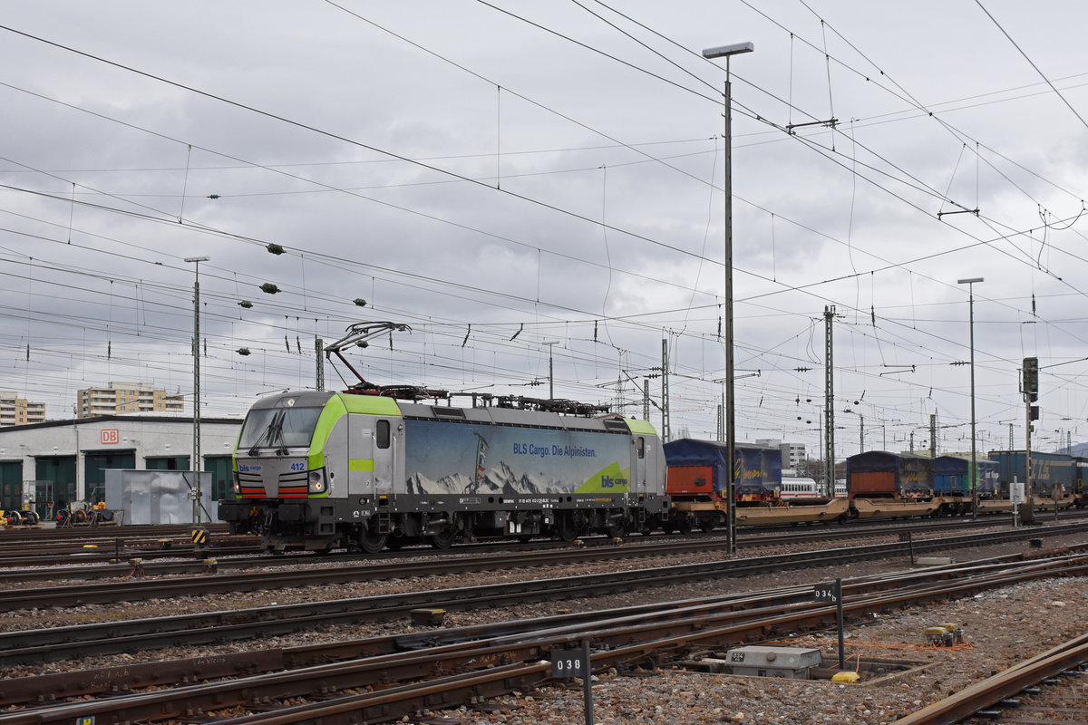 Re 475 412-3 durchfährt den badischen Bahnhof. Die Aufnahme stammt vom 28.01.2019.