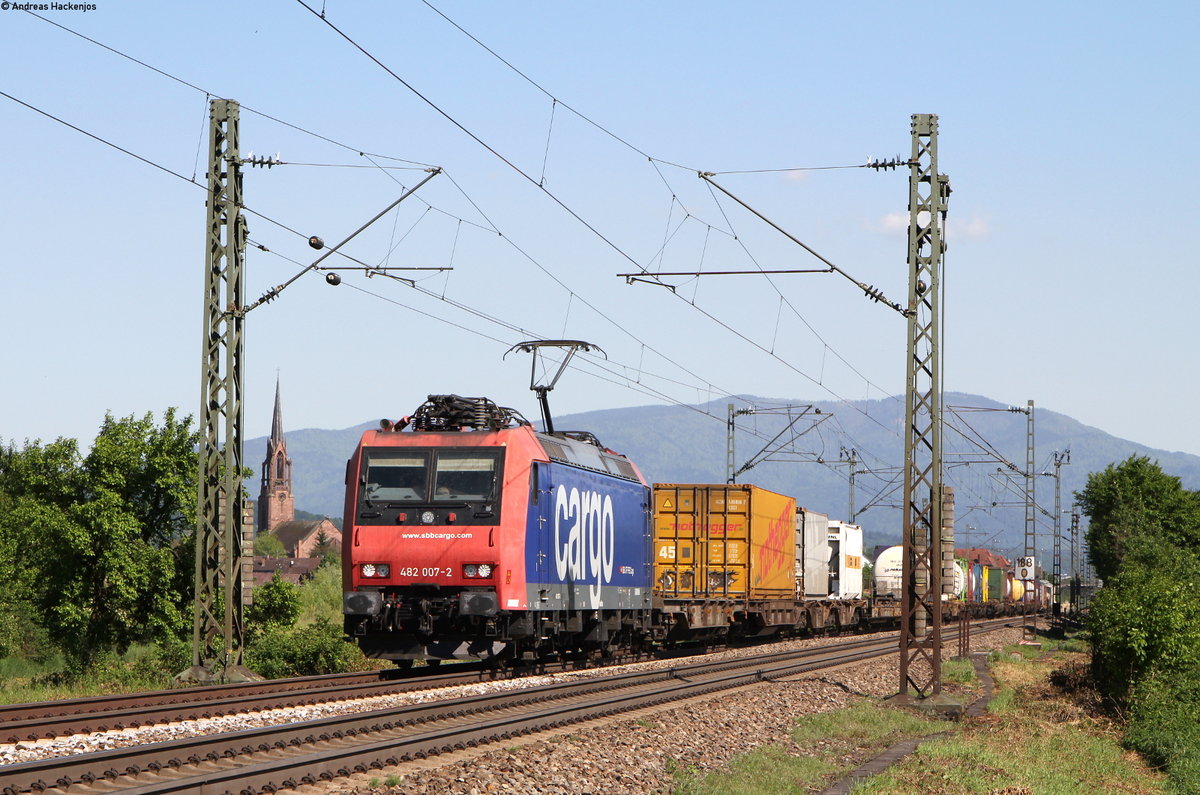 Re 482 007-2 mit einem KV Zug bei Köndringen 17.5.17