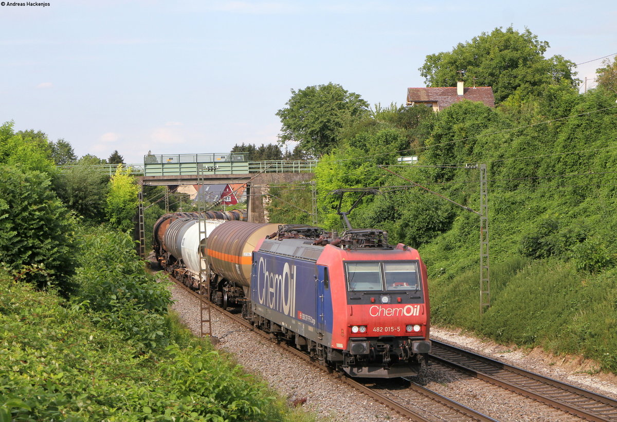 Re 482 015-5 mit dem DGS 43741 (Köln Eifeltor-Novara) bei Schallstadt 19.7.18