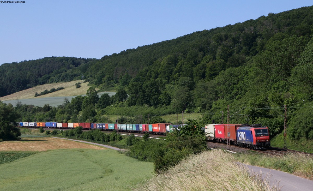 Re 482 015-5 mit einem Containerzug bei Beulshausen 12.6.15