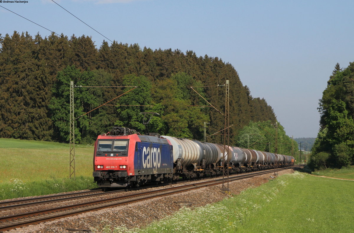 Re 482 019-7 mit dem DGS 49040 (Karlsruhe Gbf-Vohburg) bei Gurgelhau 12.5.18