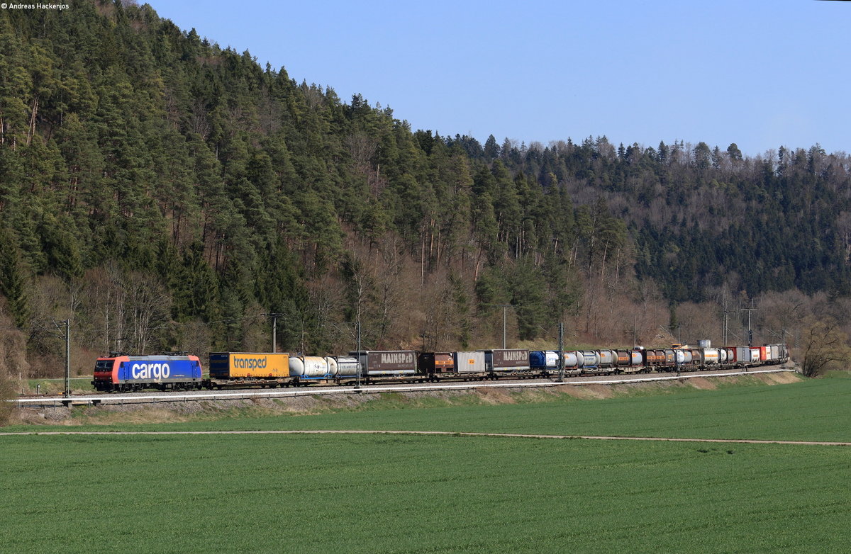 Re 482 025-4 mit dem DGS 40278 (Gallarate-Rheinhausen) bei Neckarhausen 6.4.20