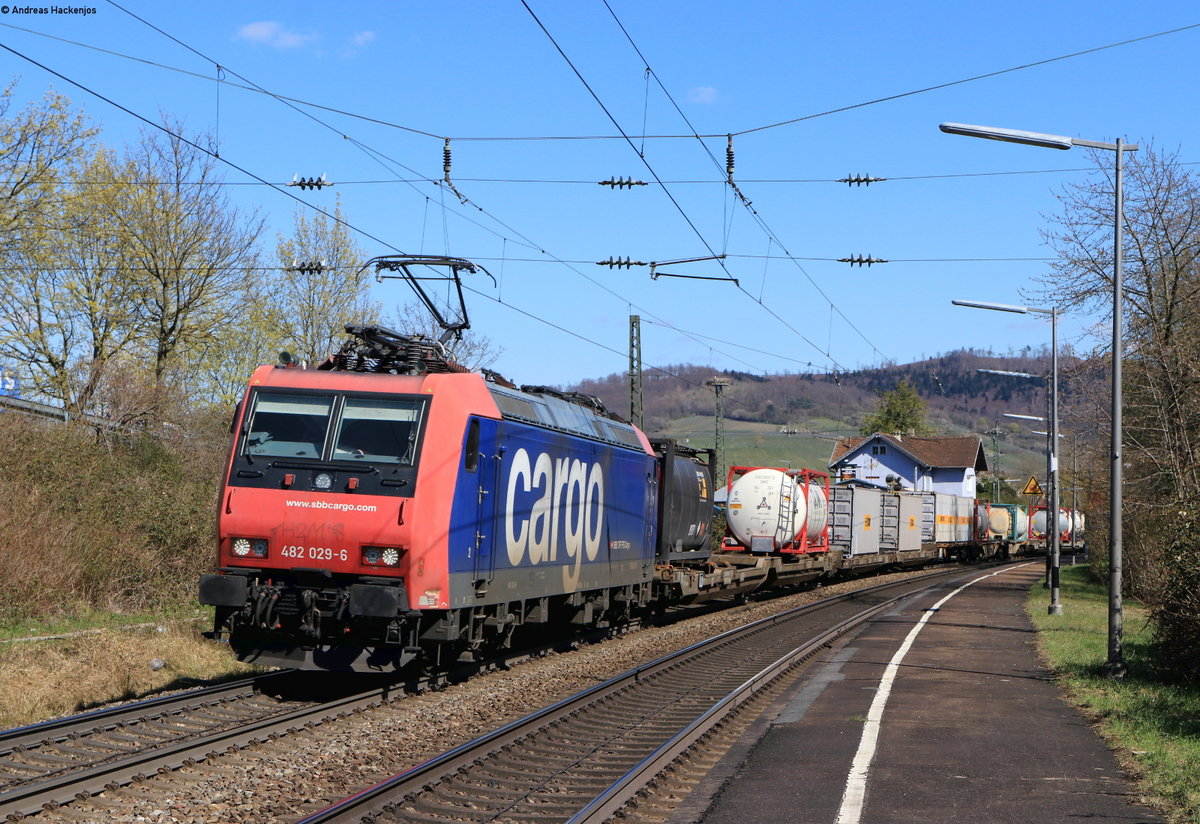 Re 482 028-6 mit dem DGS 41695 (Kork-Basel SBB RB) in Schallstadt 31.3.20