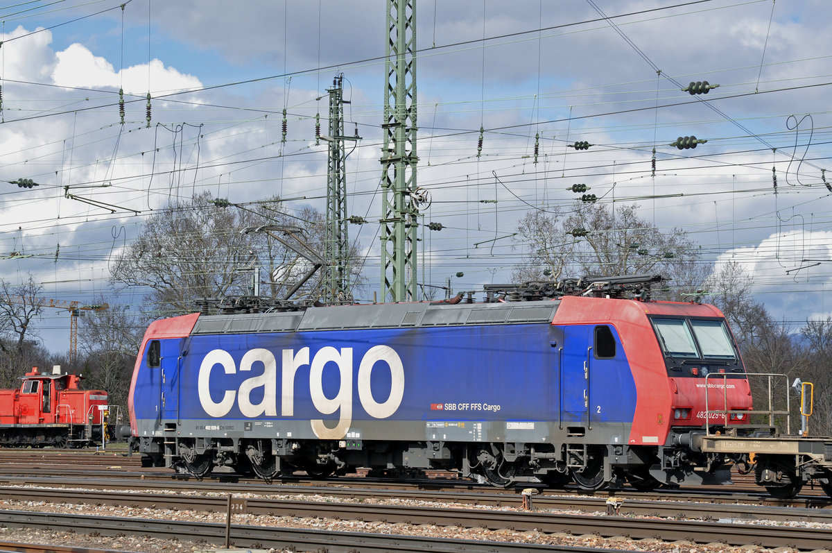 Re 482 029-6 durchfährt den Badischen Bahnhof. Die Aufnahme stammt vom 16.03.2018.