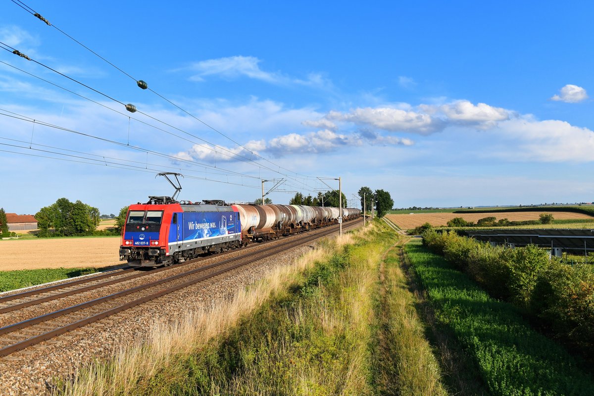 Re 482 037 mit einem Kesselzug am 08.08.2019 bei Strasskirchen.