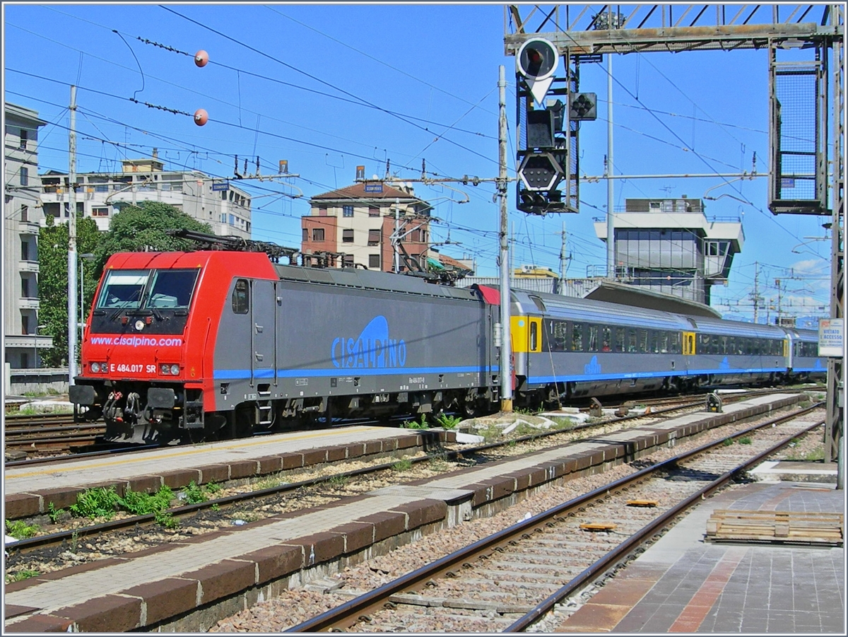 Re 484 017-9 trifft mit EC 131 in Milano ein.
30. August 2006  