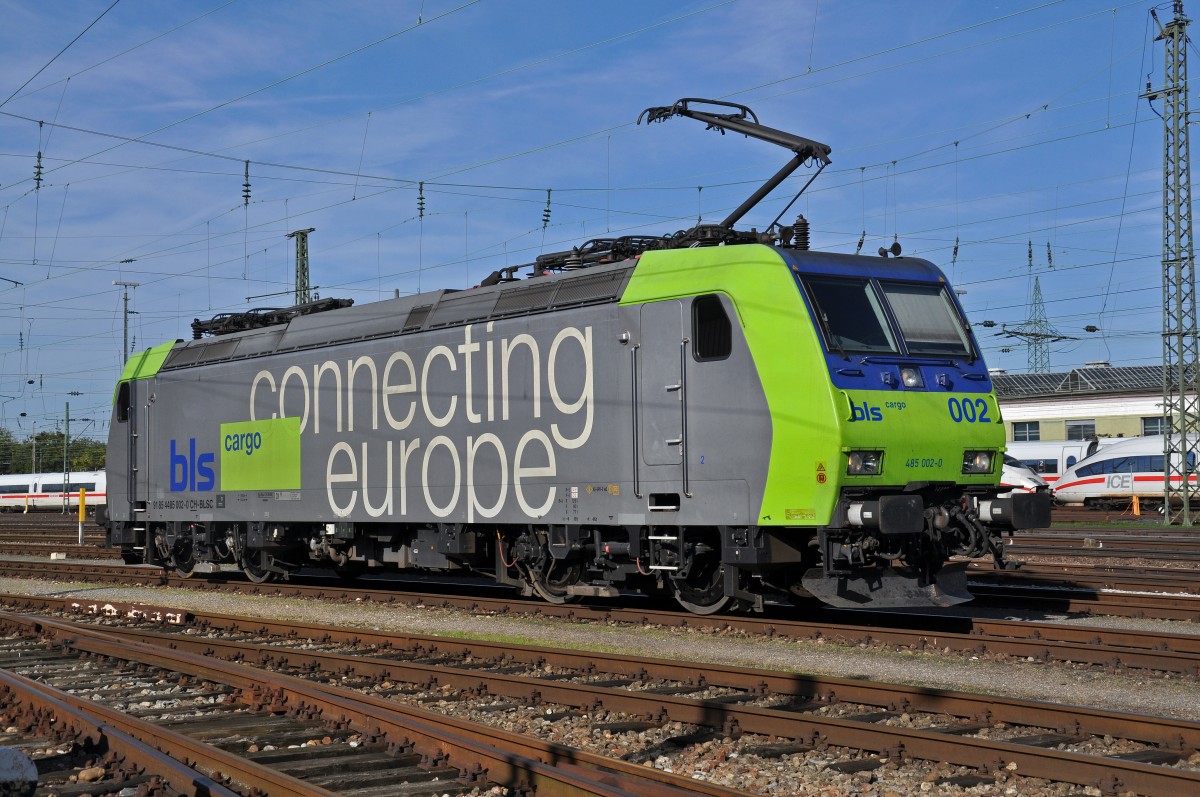 Re 485 002-0 wartet am Badischen Bahnhof auf den nächsten Einsatz. Die Aufnahme stammt vom 19.10.2014.