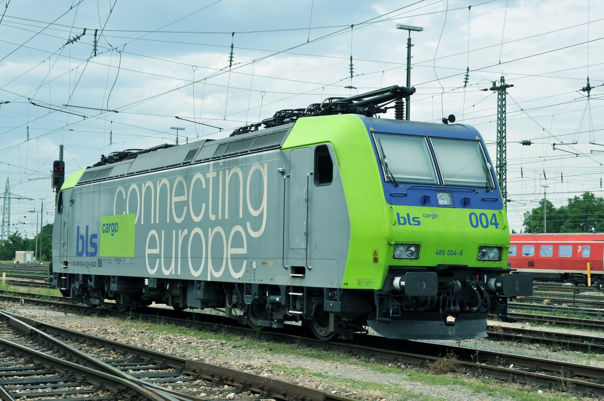 Re 485 004-6 abgestellt am badischen Bahnhof. Die Aufnahme stammt vom 04.07.2014.