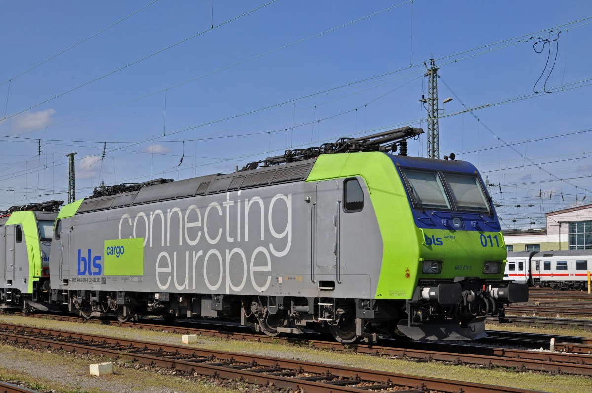Re 485 011-1 wartet am Badischen Bahnhof auf den nächsten Einsatz. Die Aufnahme stammt vom 12.04.2015.
