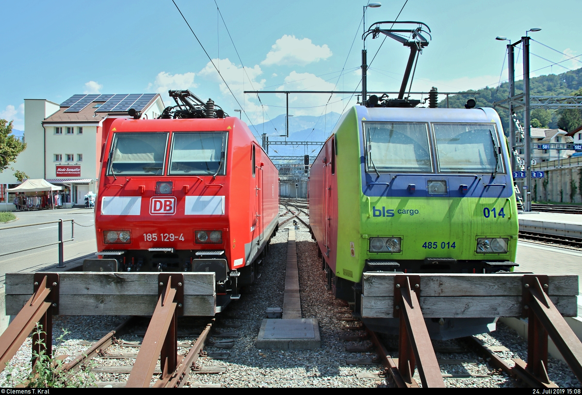 Re 485 014-5 der BLS Cargo AG (BLSC) und 185 129-4 DB sind im Bahnhof Spiez (CH) am Prellbock abgestellt.
[24.7.2019 | 15:08 Uhr]