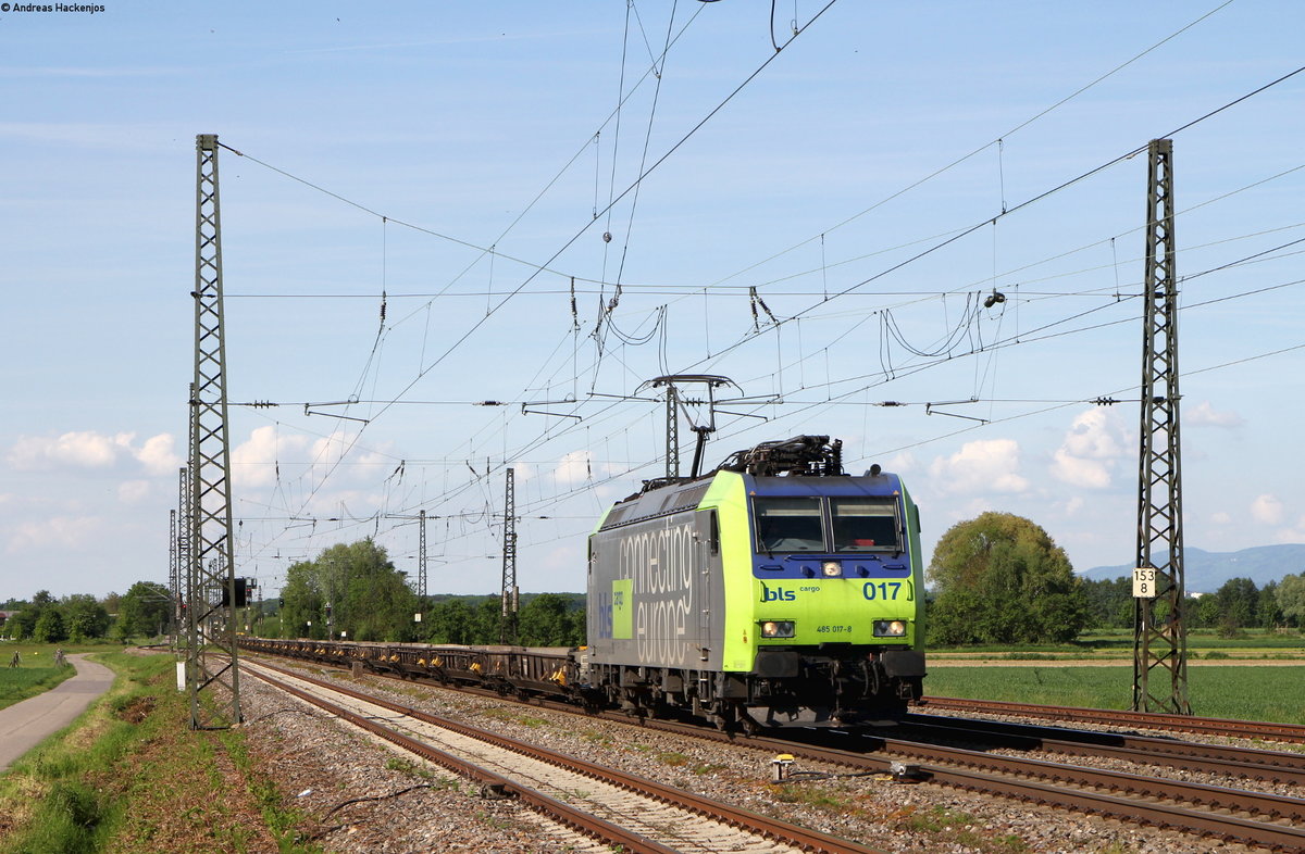 Re 485 017-8 mit einer Leer RoLa bei Niederschopfheim 15.5.17