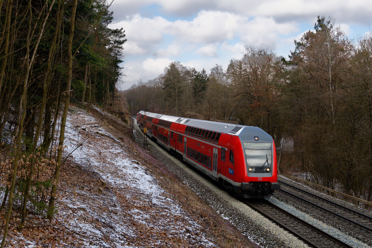 RE 4857 (Nürnberg Hbf - München Hbf) bei Etterzhausen, 20.03.2021