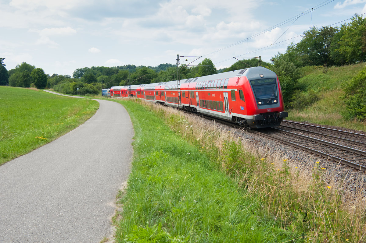 RE 4861 von Nürnberg Hbf nach München Hbf bei Pölling, 14.07.2018