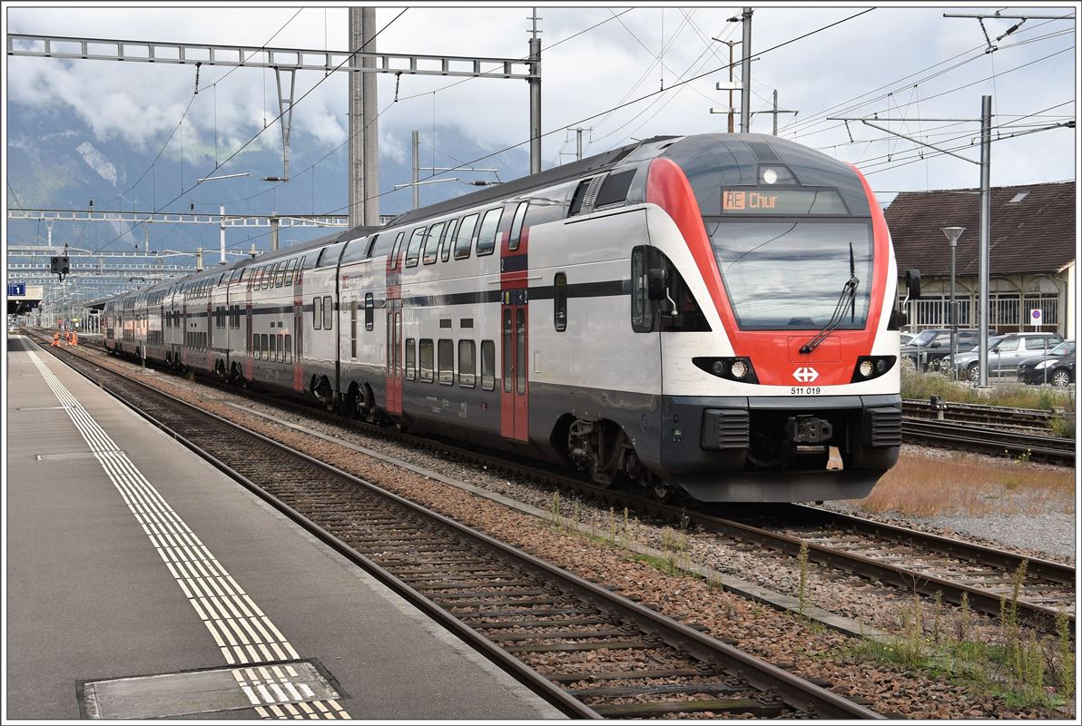 RE 4869 mit 511 019 nach Chur in Buchs SG. (03.10.2016)