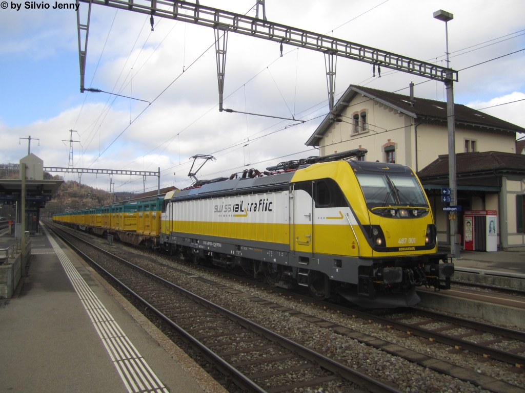 Re 487 001 am 29.1.2016 in Wettingen mit dem Sondermüllzug nach Niederglatt.