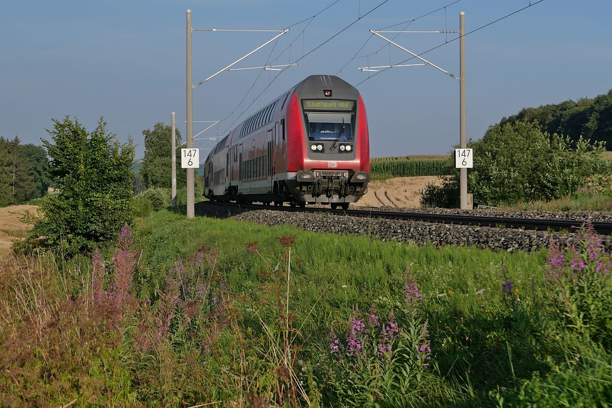 RE 5 / 4206 von Lindau-Reutin nach Stuttgart wird bei Wattenweiler gleich die Wasserscheide zwischen Rhein und Donau passieren (20.07.2022)