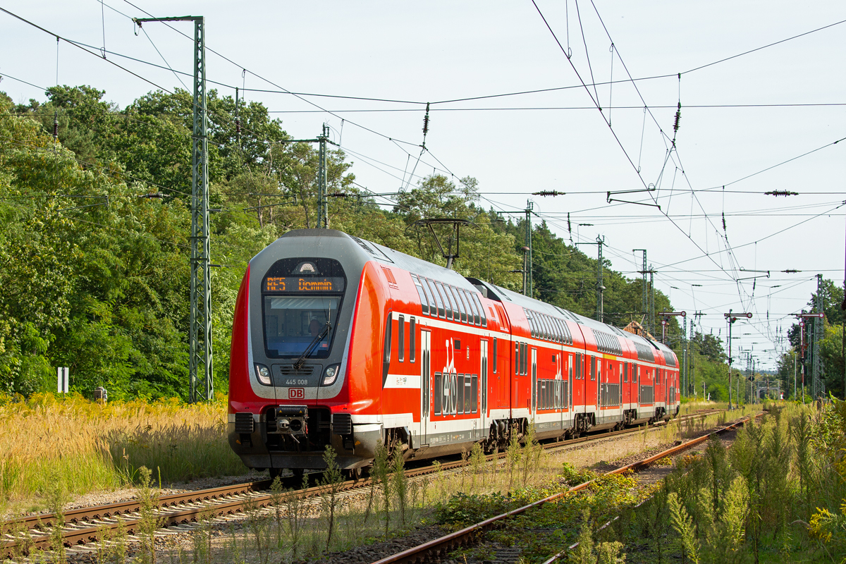 RE 5 (BR 445) fährt in Demmin an den Bahnsteig, dort endet der Zug aus Wünsdorf wegen Bauarbeiten auf dem Bahnhof Demmin. - 13.09.2020
